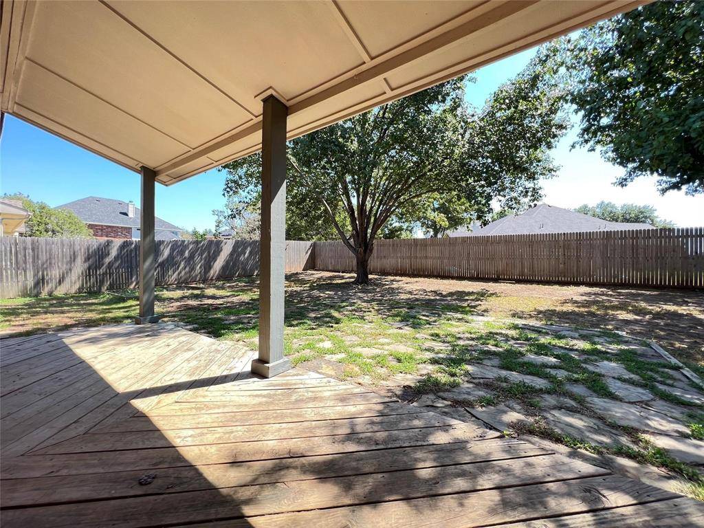 429 N Waterford Oaks Drive, Cedar Hill, TX 75104