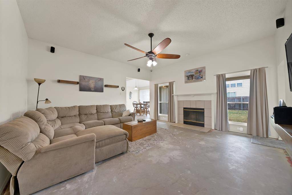 920 Cedar Ridge Lane, Burleson, TX 76028