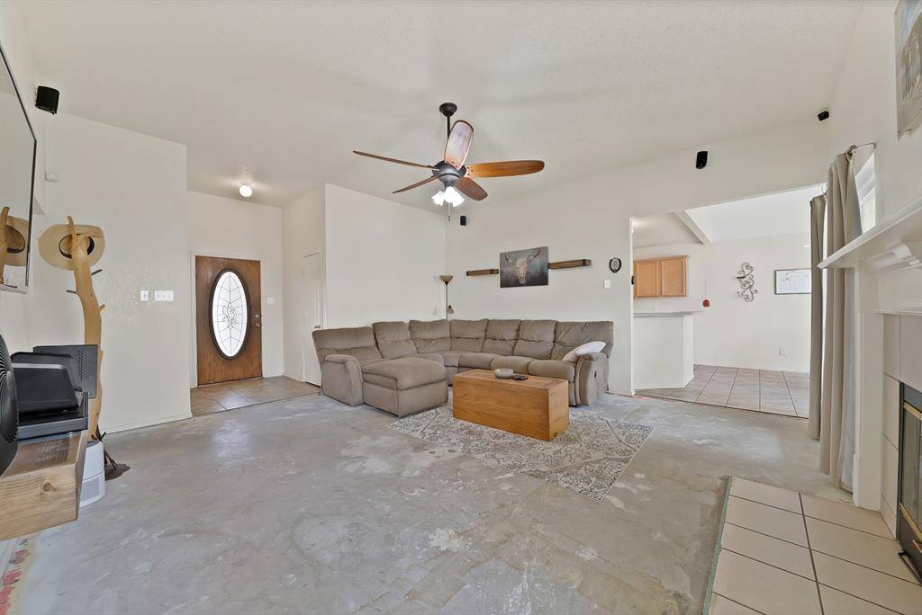 920 Cedar Ridge Lane, Burleson, TX 76028
