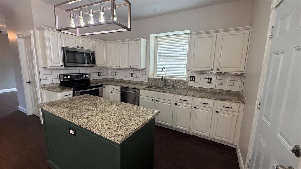 109 Evening Star Circle, Red Oak, TX 75154