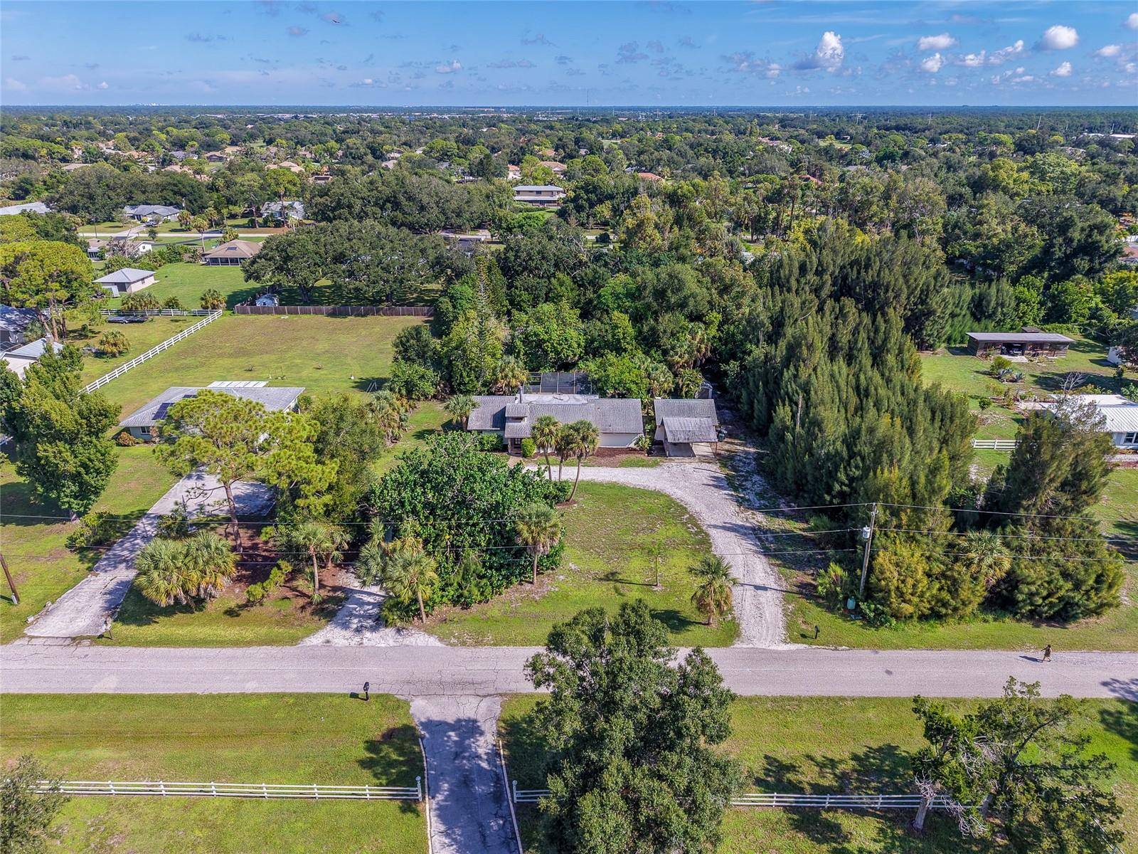 1351 MUSTANG ST, Nokomis, FL 34275