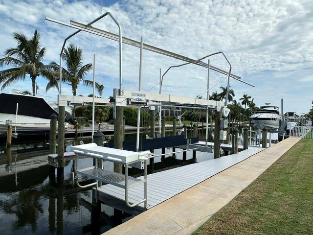 524 68TH ST, Holmes Beach, FL 34217