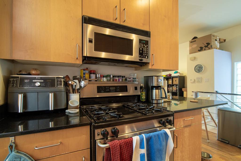 2007 W Evergreen AVE #1R, Chicago, IL 60622