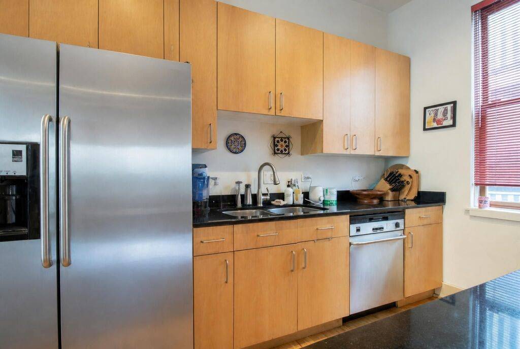 2007 W Evergreen AVE #1R, Chicago, IL 60622