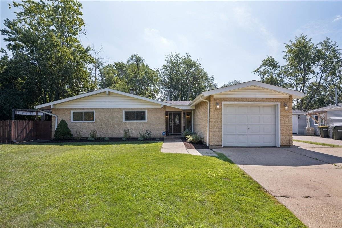 453 Elder LN, Glenview, IL 60025