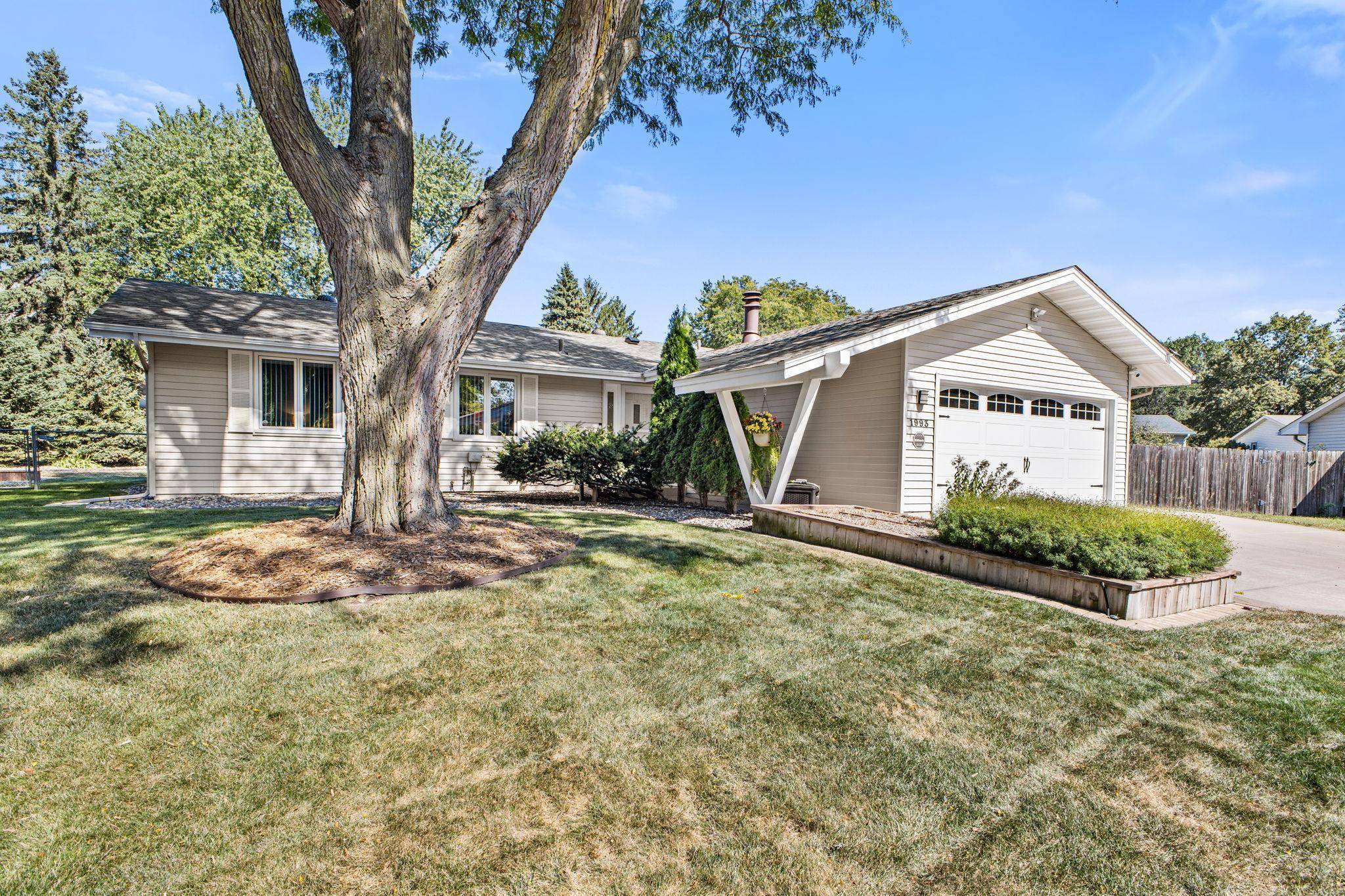1993 Warbler LN, Saint Paul, MN 55119