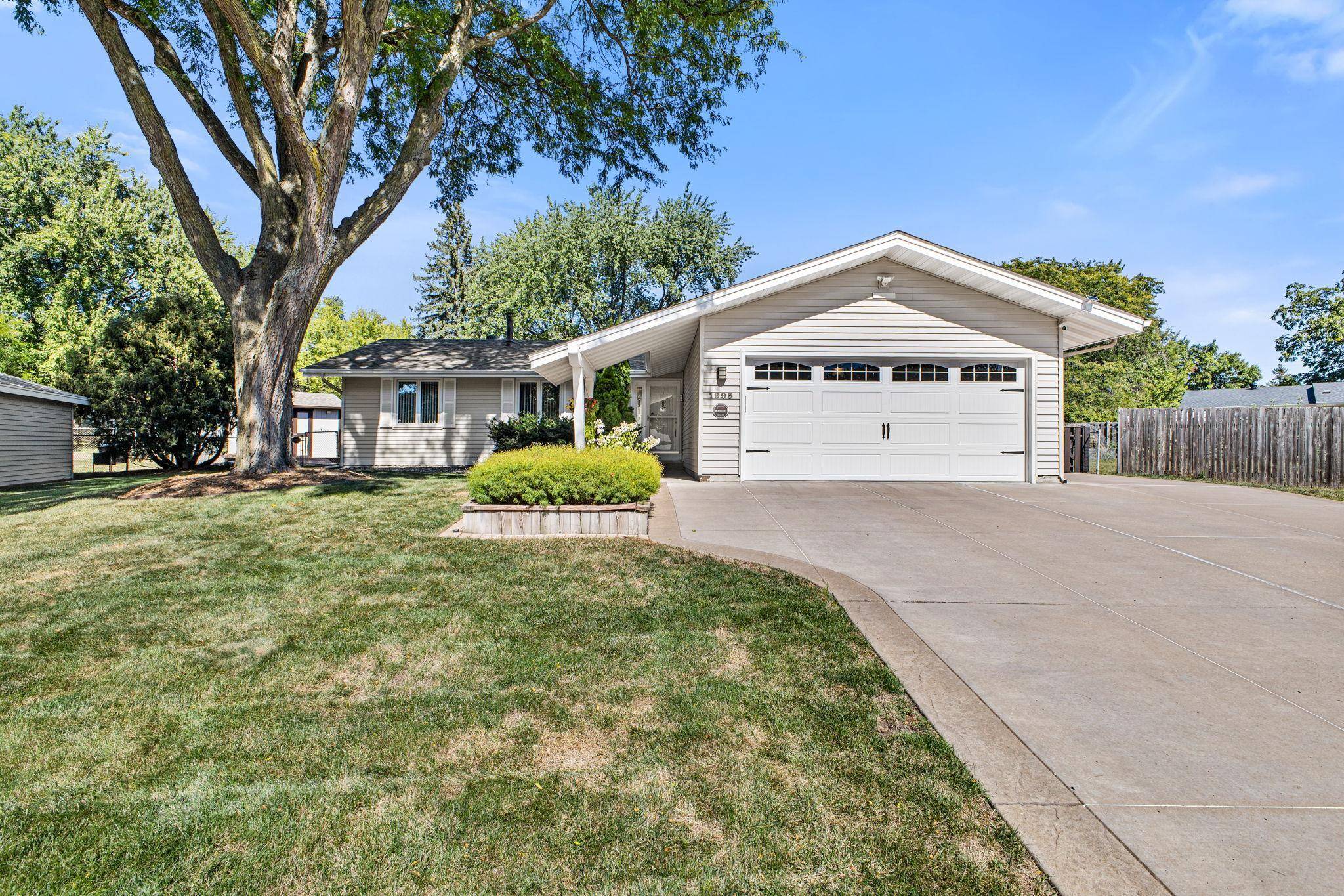 1993 Warbler LN, Saint Paul, MN 55119