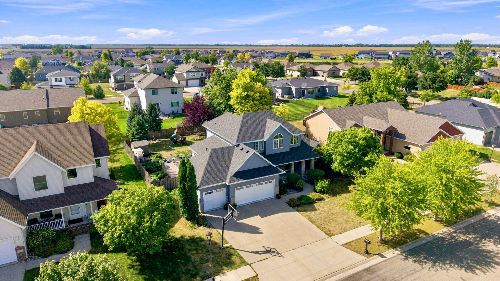 609 Lexington LN, Moorhead, MN 56560
