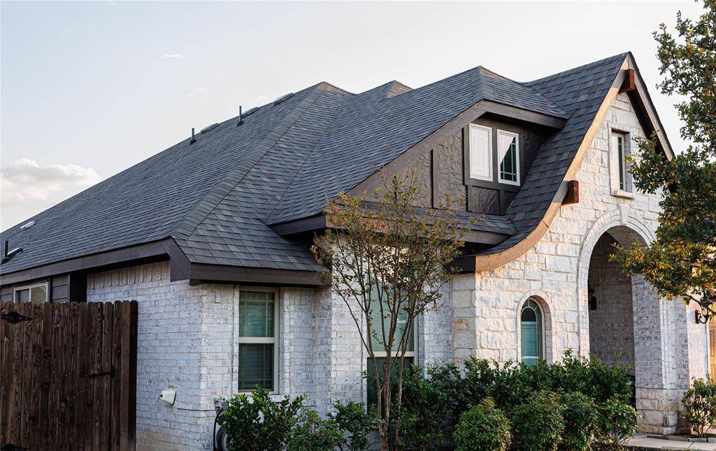 324 W Milas Lane, Glenn Heights, TX 75154