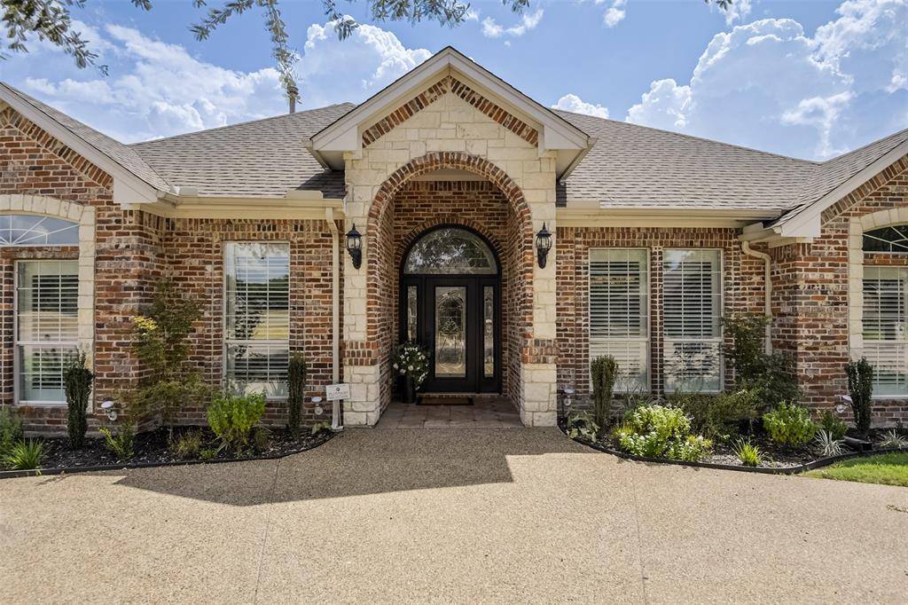 818 Amherst Drive, Waxahachie, TX 75165