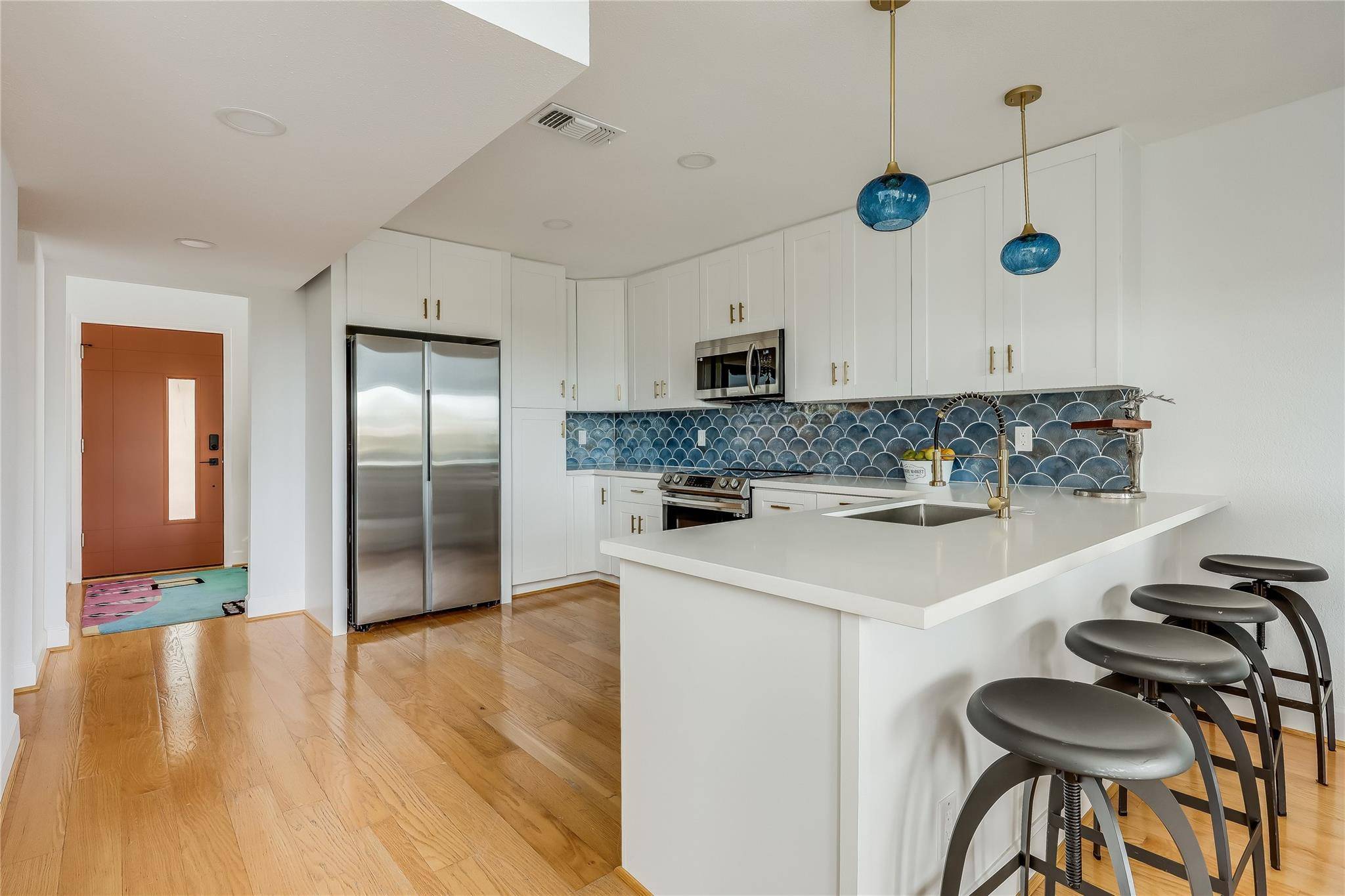125 Comanche PT, Point Venture, TX 78645