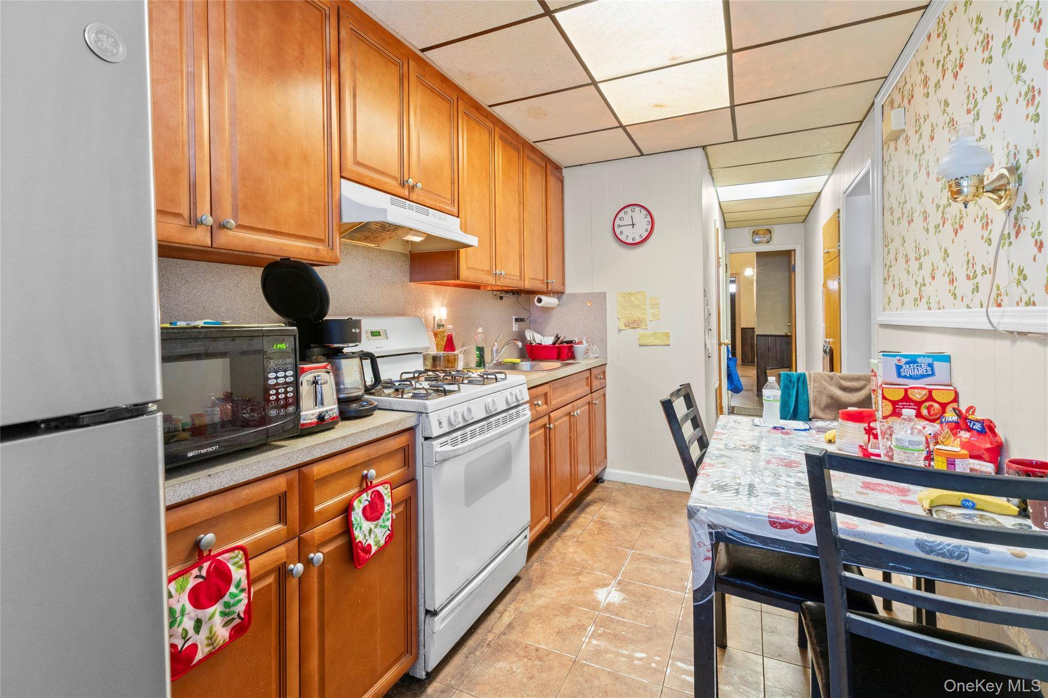 7516 64th ST, Glendale, NY 11385