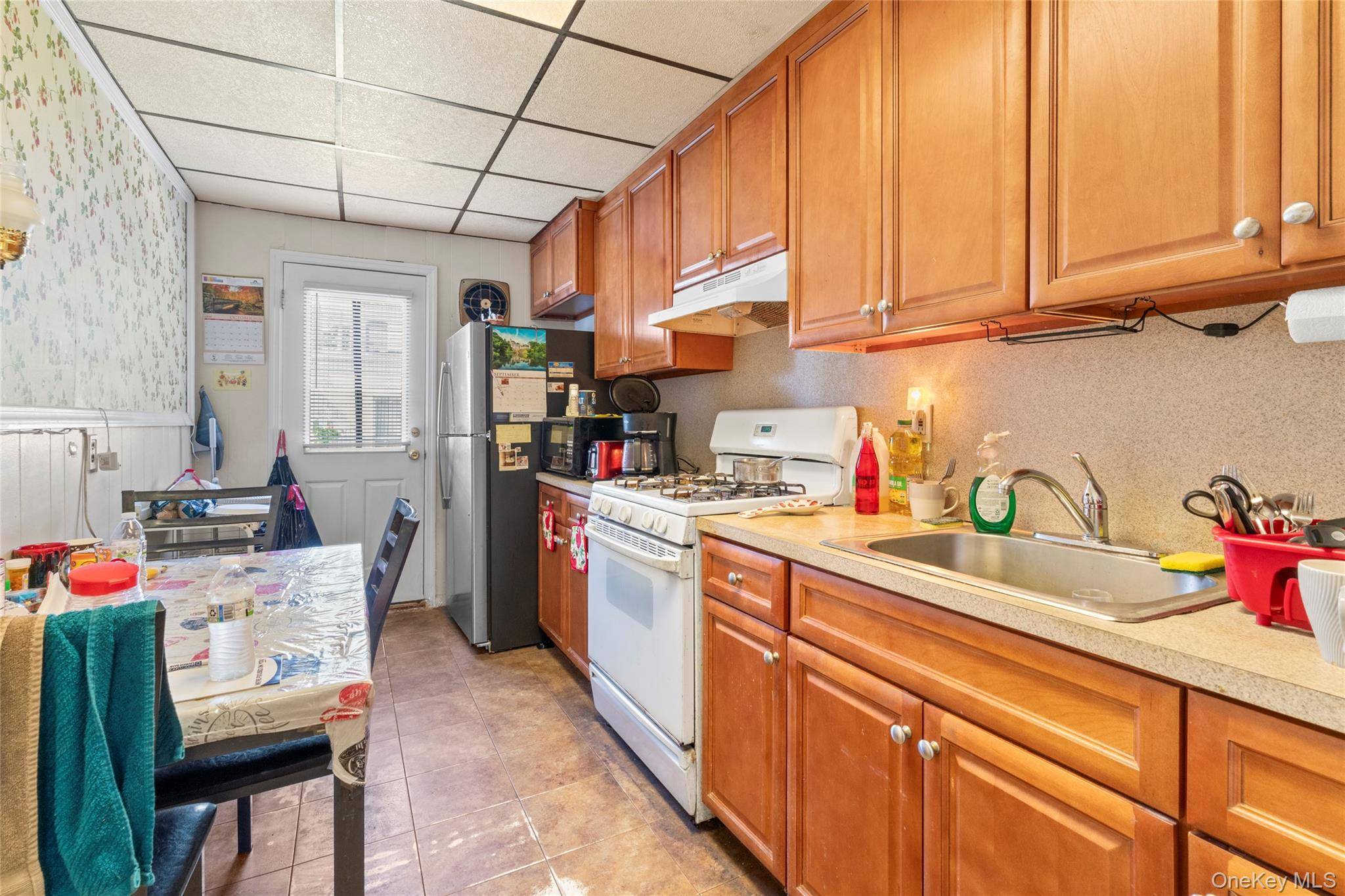 7516 64th ST, Glendale, NY 11385