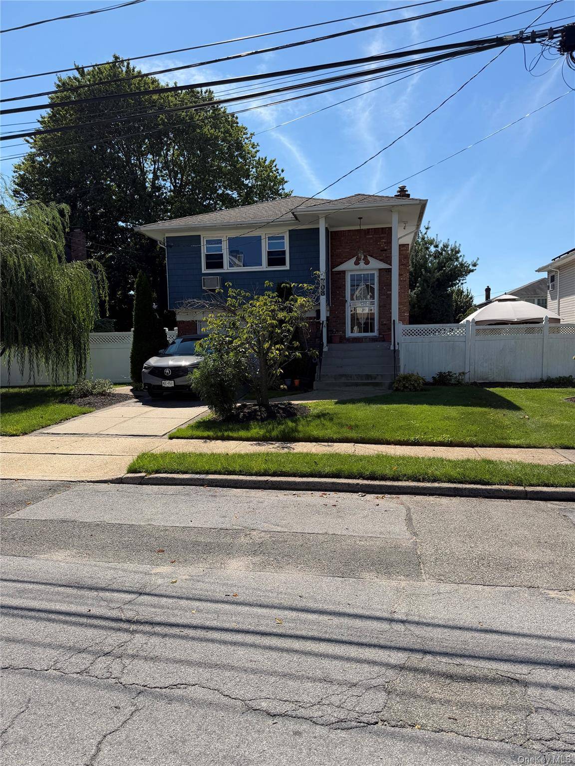 708 Parsonage ST, Baldwin, NY 11510
