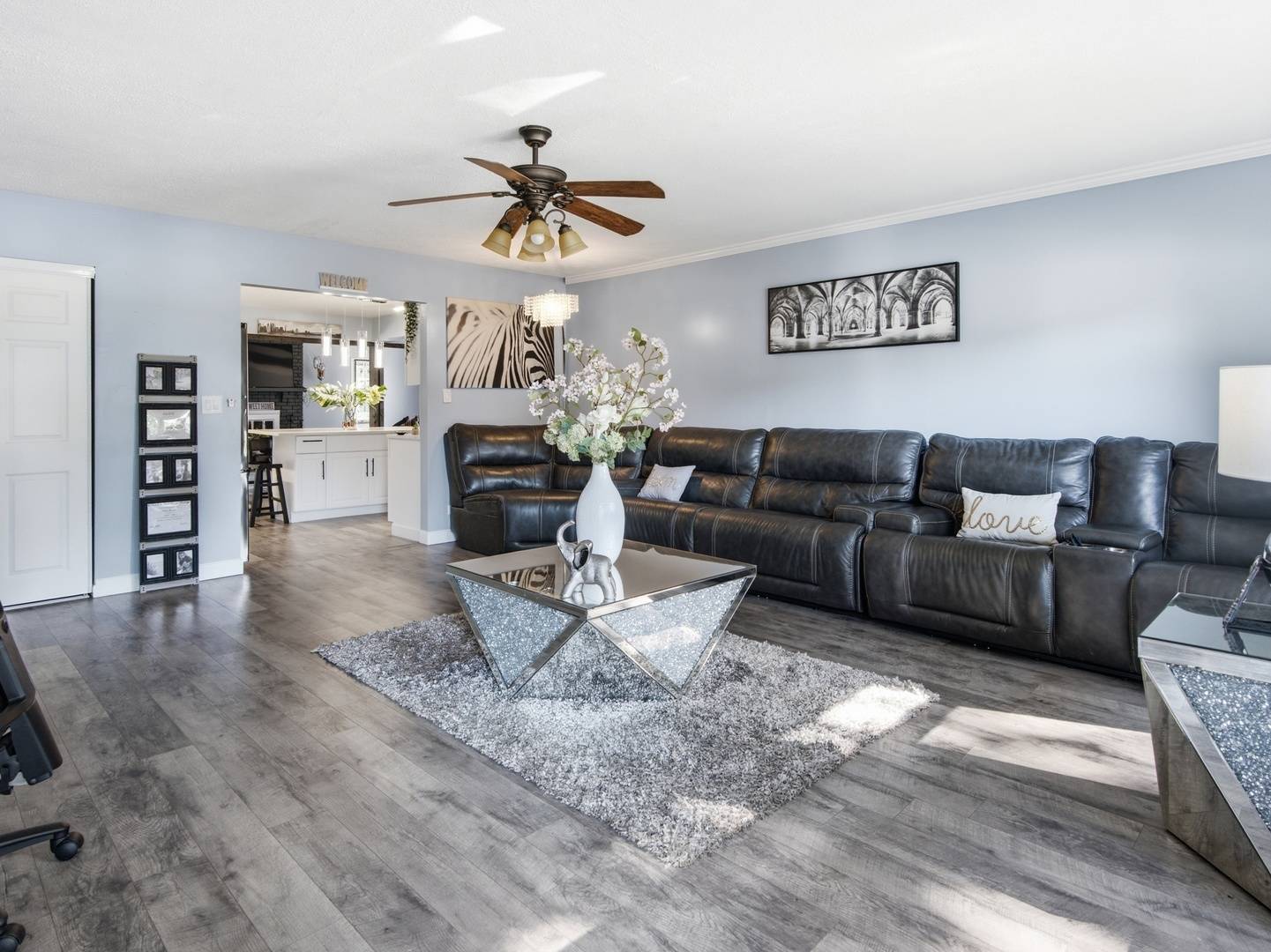 7927 Sherwood CIR, Hanover Park, IL 60133