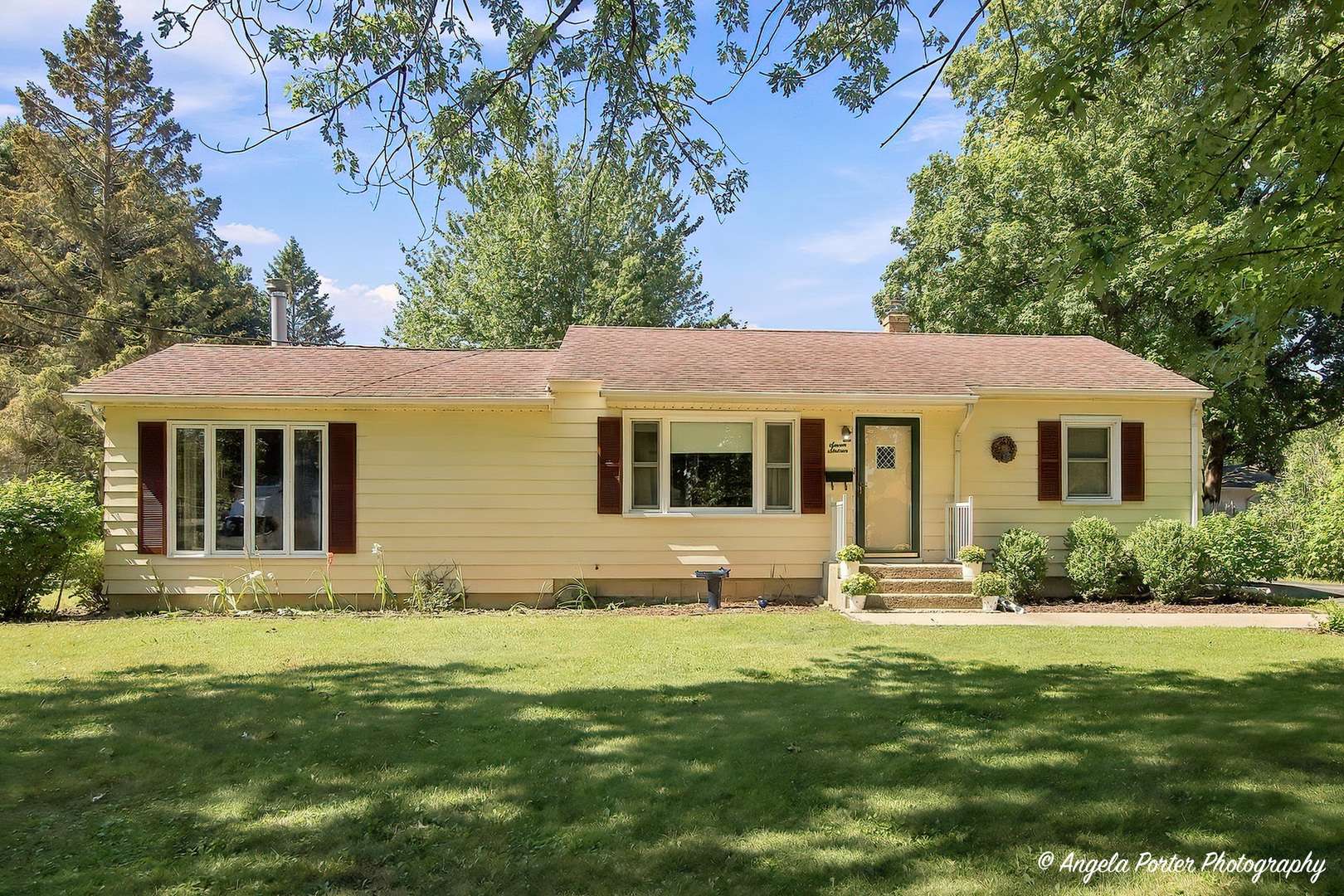 716 Kirkwood AVE, Winthrop Harbor, IL 60096