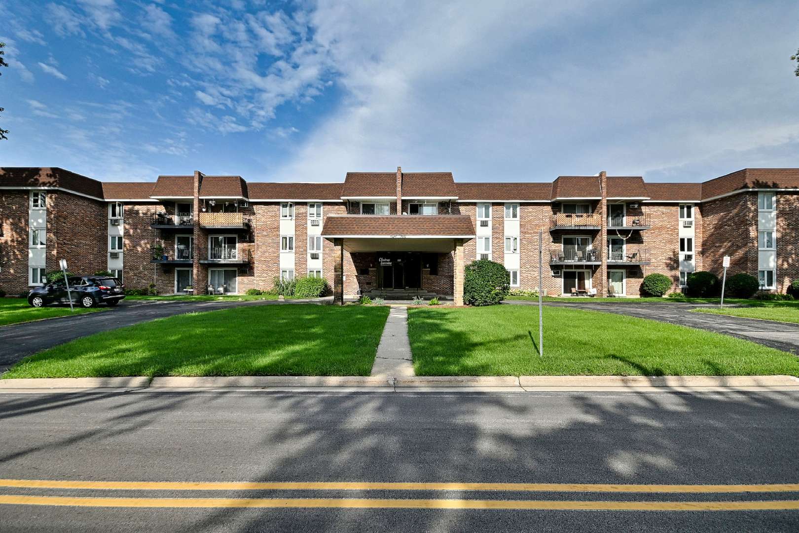 850 S Lorraine RD S #3E, Wheaton, IL 60189