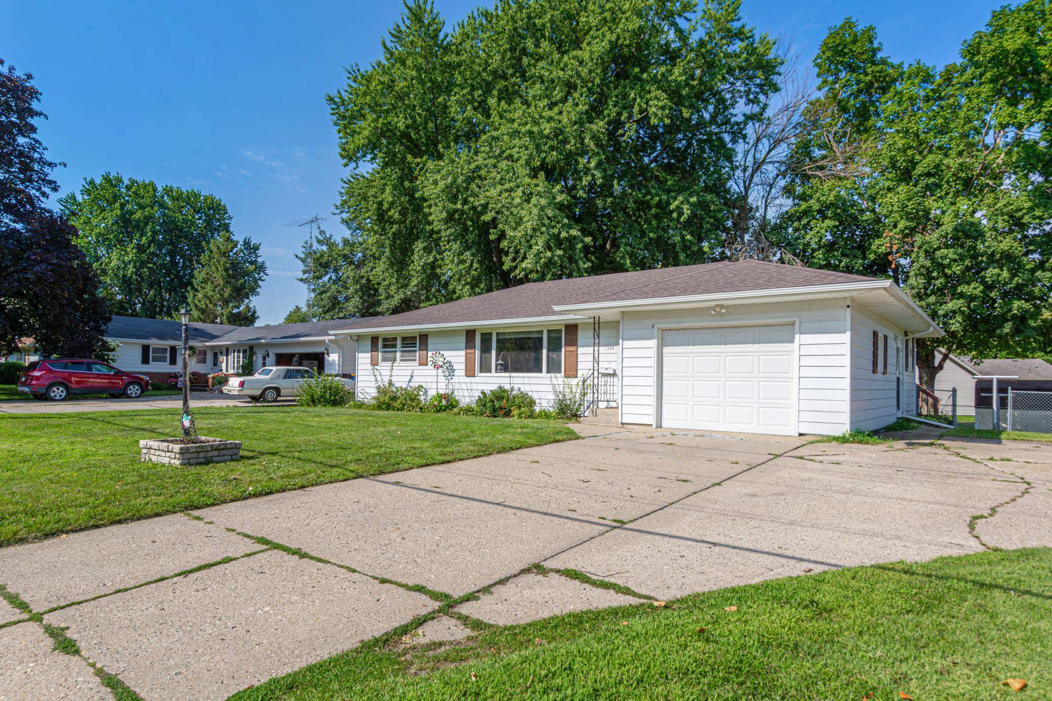 1334 Lincoln AVE, Owatonna, MN 55060