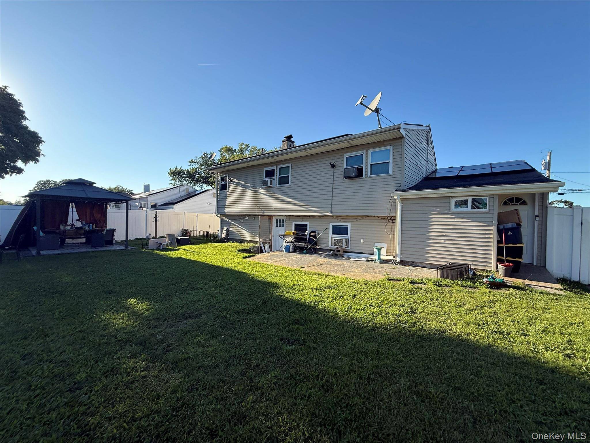 14 Harrison ST, Brentwood, NY 11717