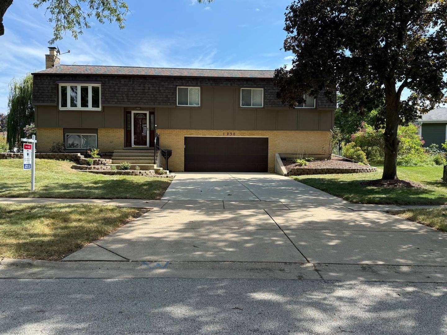 1230 Durham DR, Wheaton, IL 60189