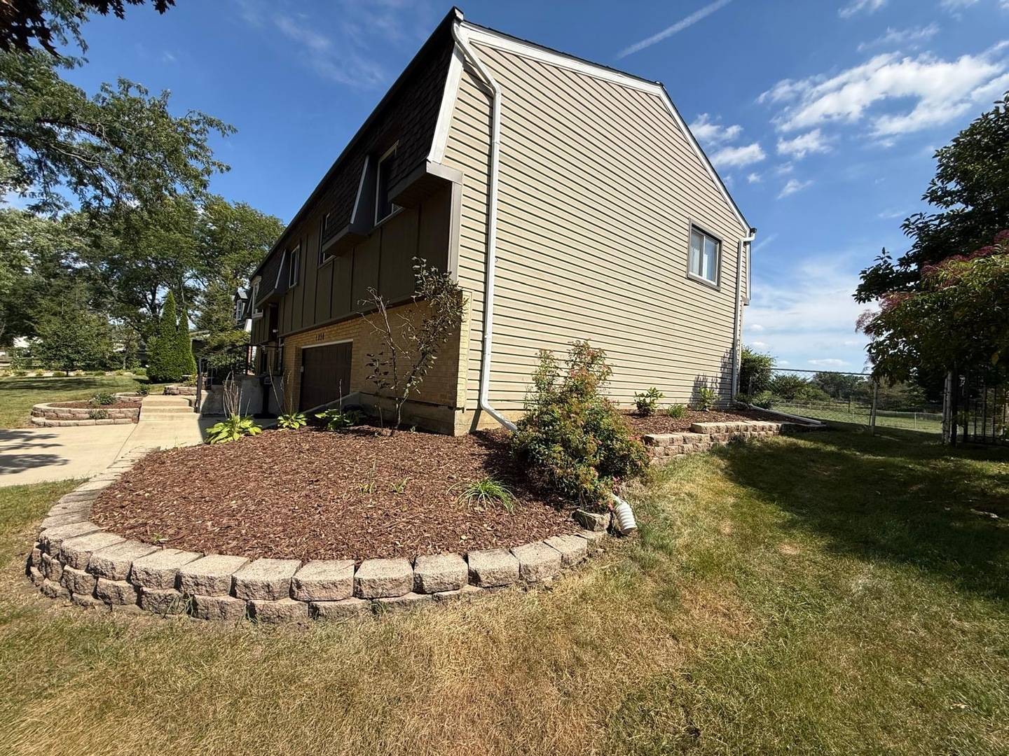 1230 Durham DR, Wheaton, IL 60189