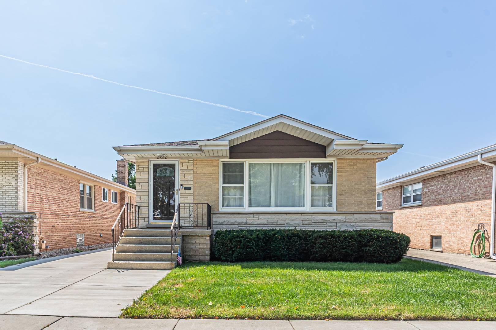 6820 N Sauganash AVE, Chicago, IL 60646