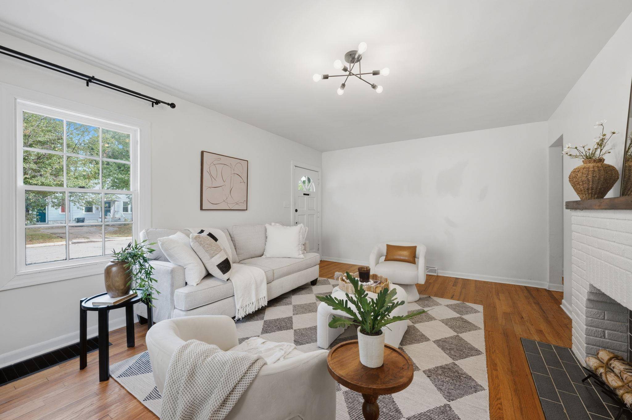 727 S Volutsia Ave, Wichita, KS 67211-2936