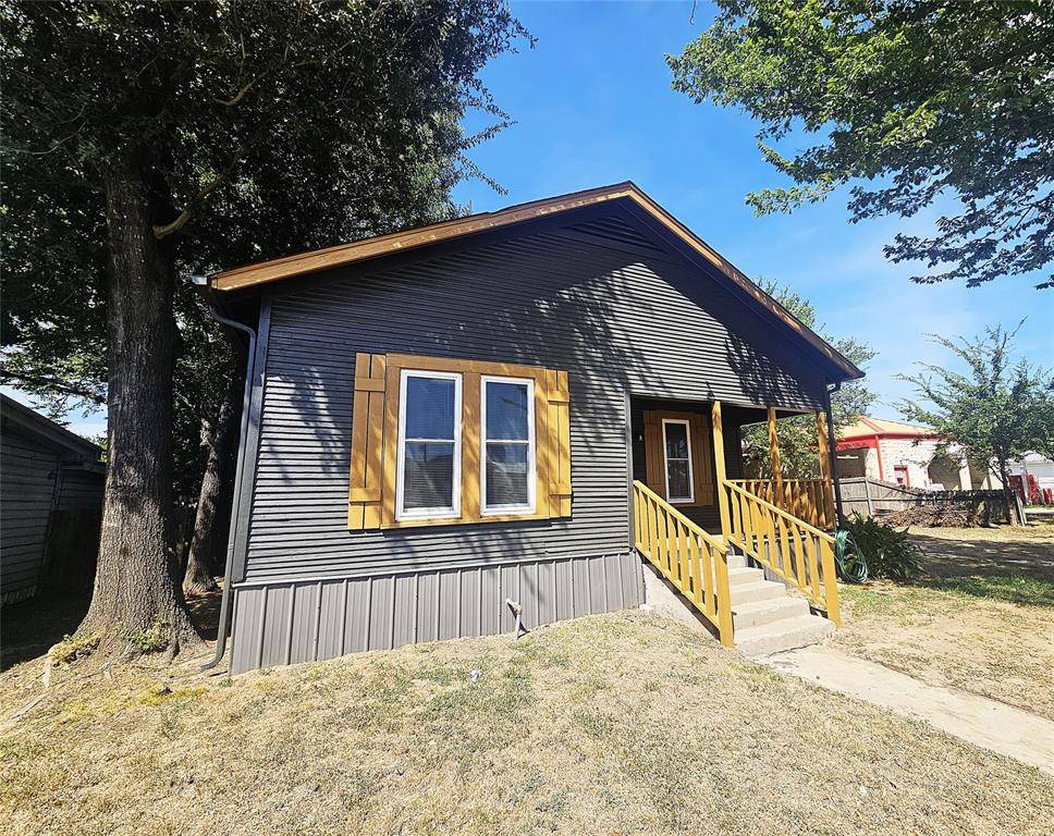 305 W Sabine Street, Groesbeck, TX 76642
