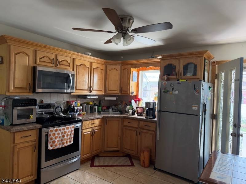 22 Longview Ave, Carteret Boro, NJ 07008