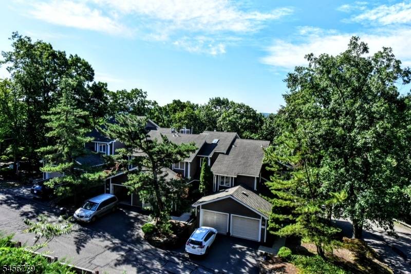 606 Skyline Dr, Haledon Boro, NJ 07508