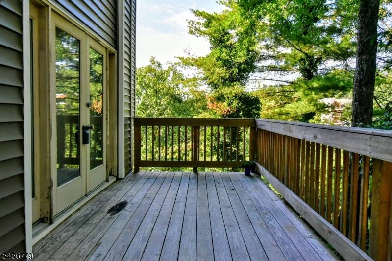606 Skyline Dr, Haledon Boro, NJ 07508
