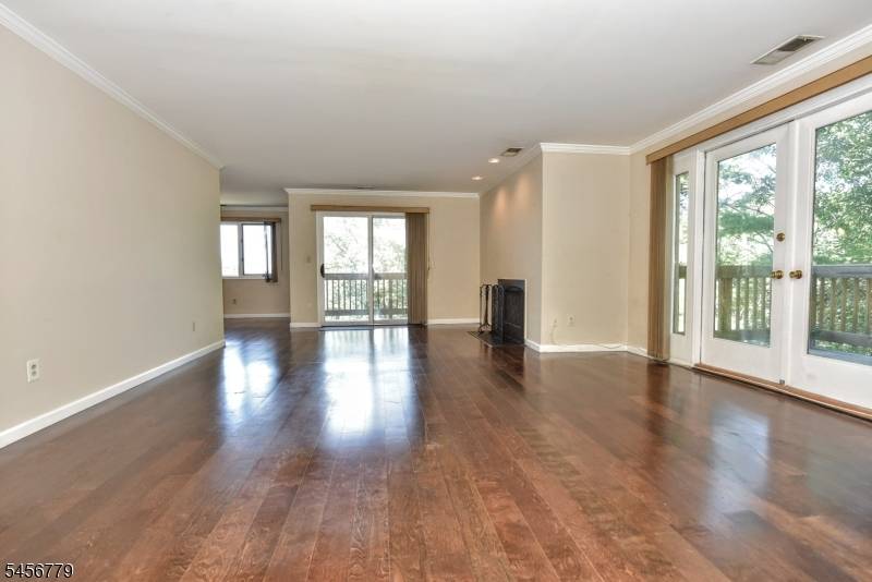 606 Skyline Dr, Haledon Boro, NJ 07508