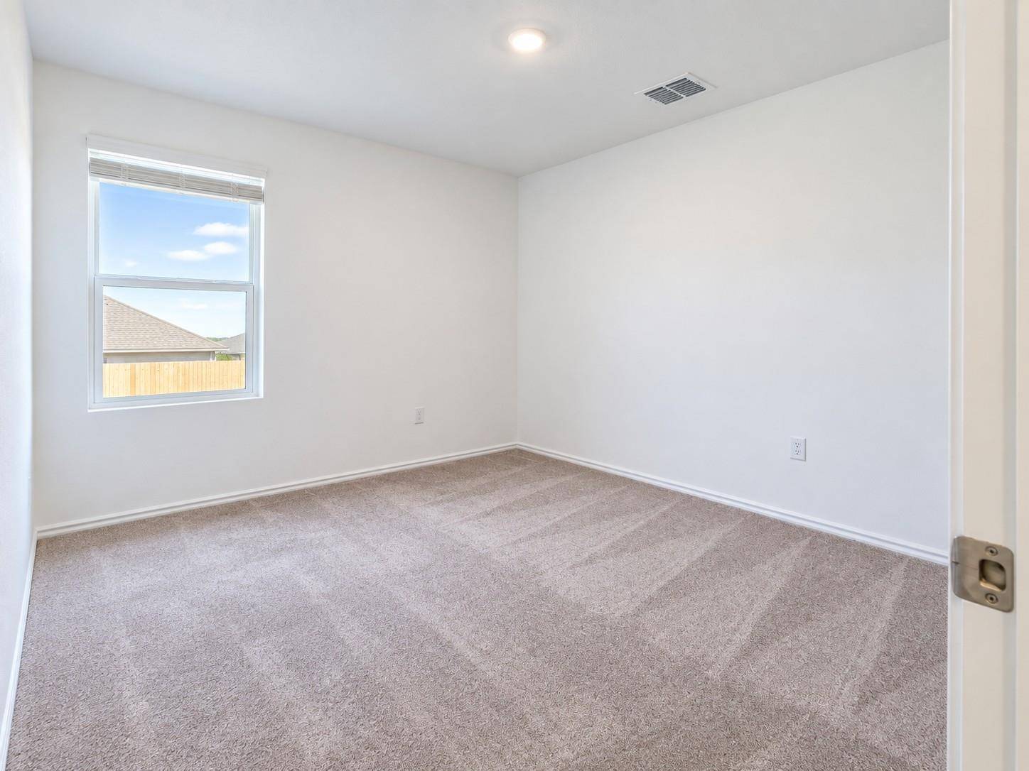 472 Marty Allen LOOP, Jarrell, TX 76537