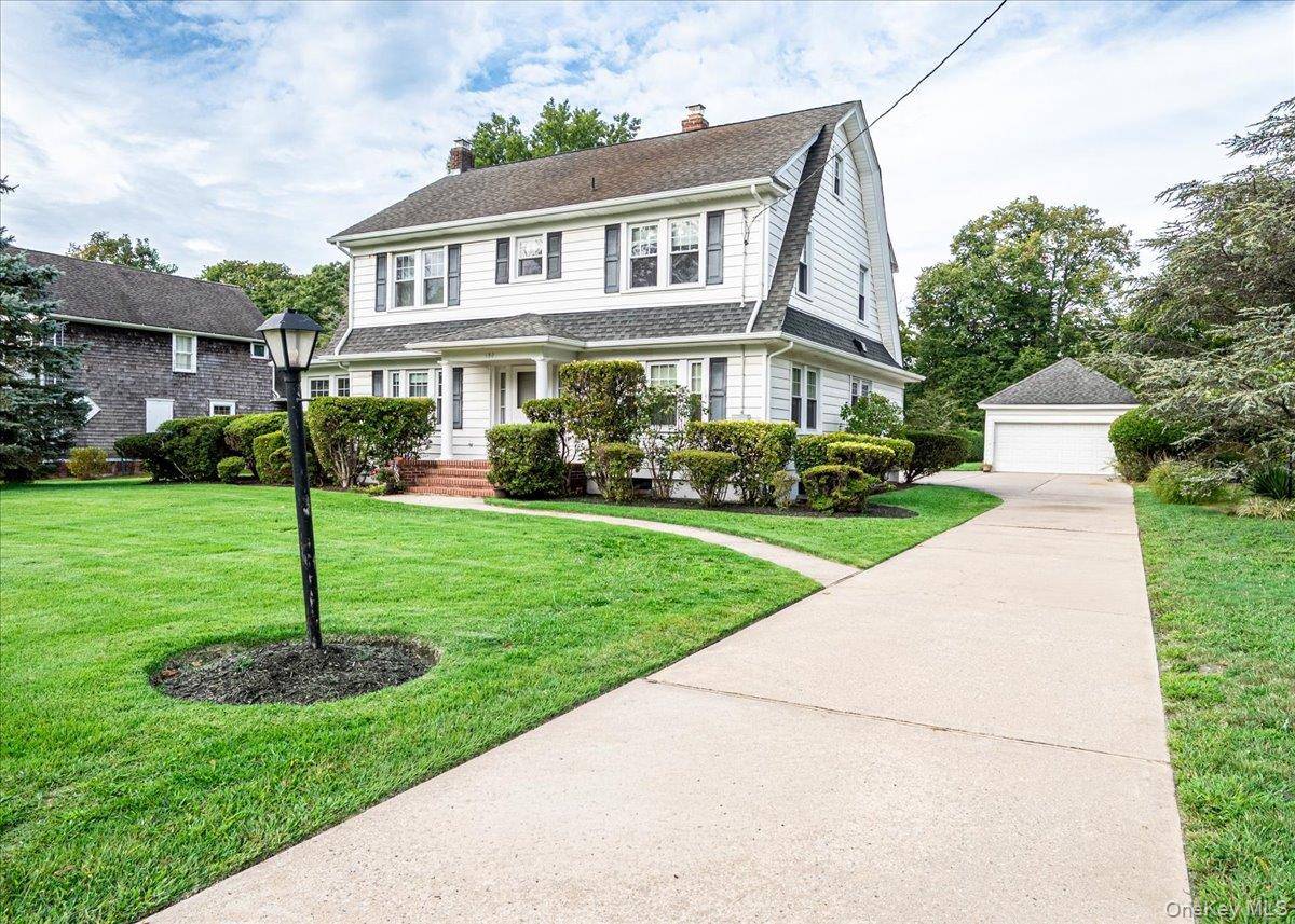 132 Washington AVE, Patchogue, NY 11772