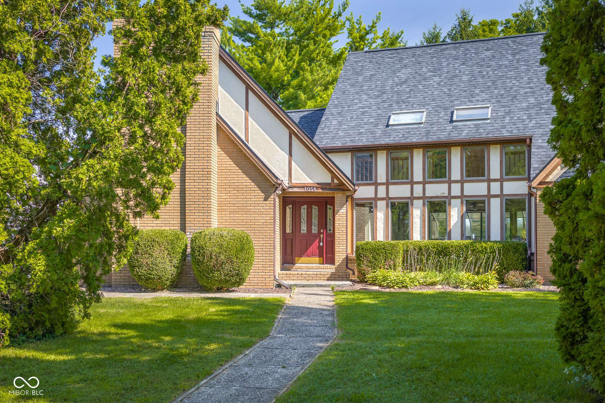 1058 Junco DR, Columbus, IN 47203