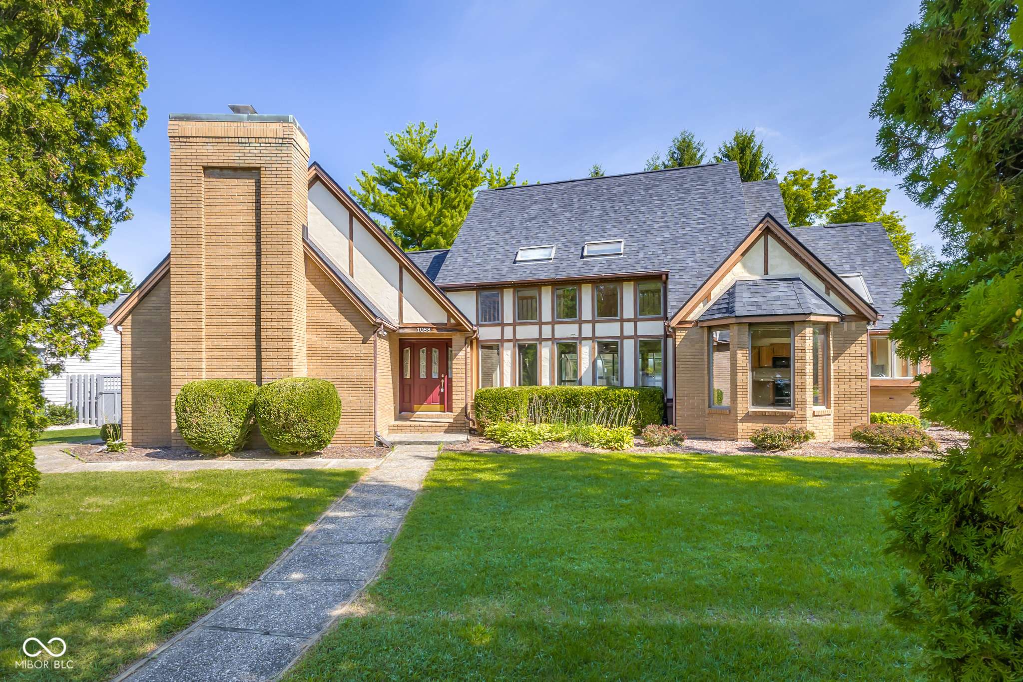 1058 Junco DR, Columbus, IN 47203