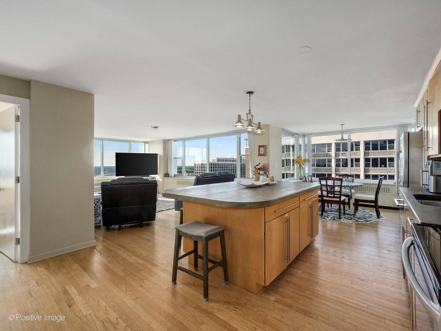4250 N Marine DR #2815, Chicago, IL 60613