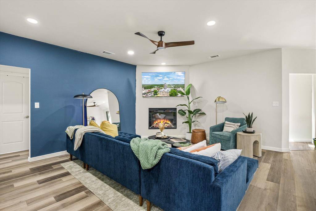 4801 W Wedgefield Road, Granbury, TX 76049