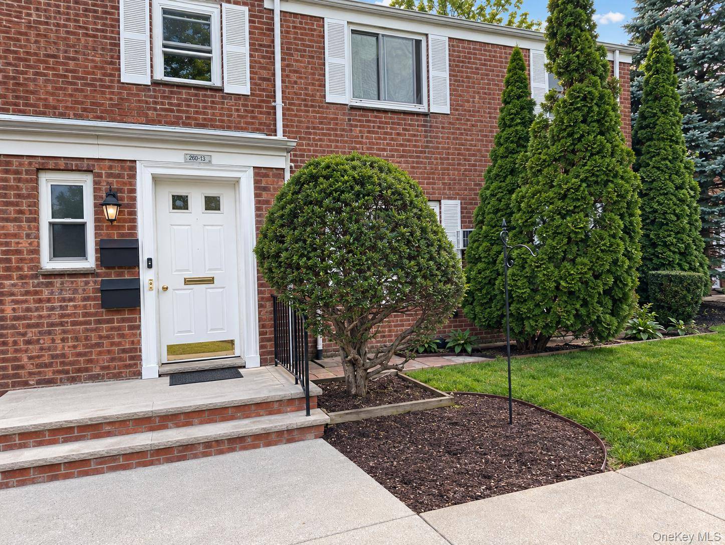 260-13 74th AVE #1, Glen Oaks, NY 11004
