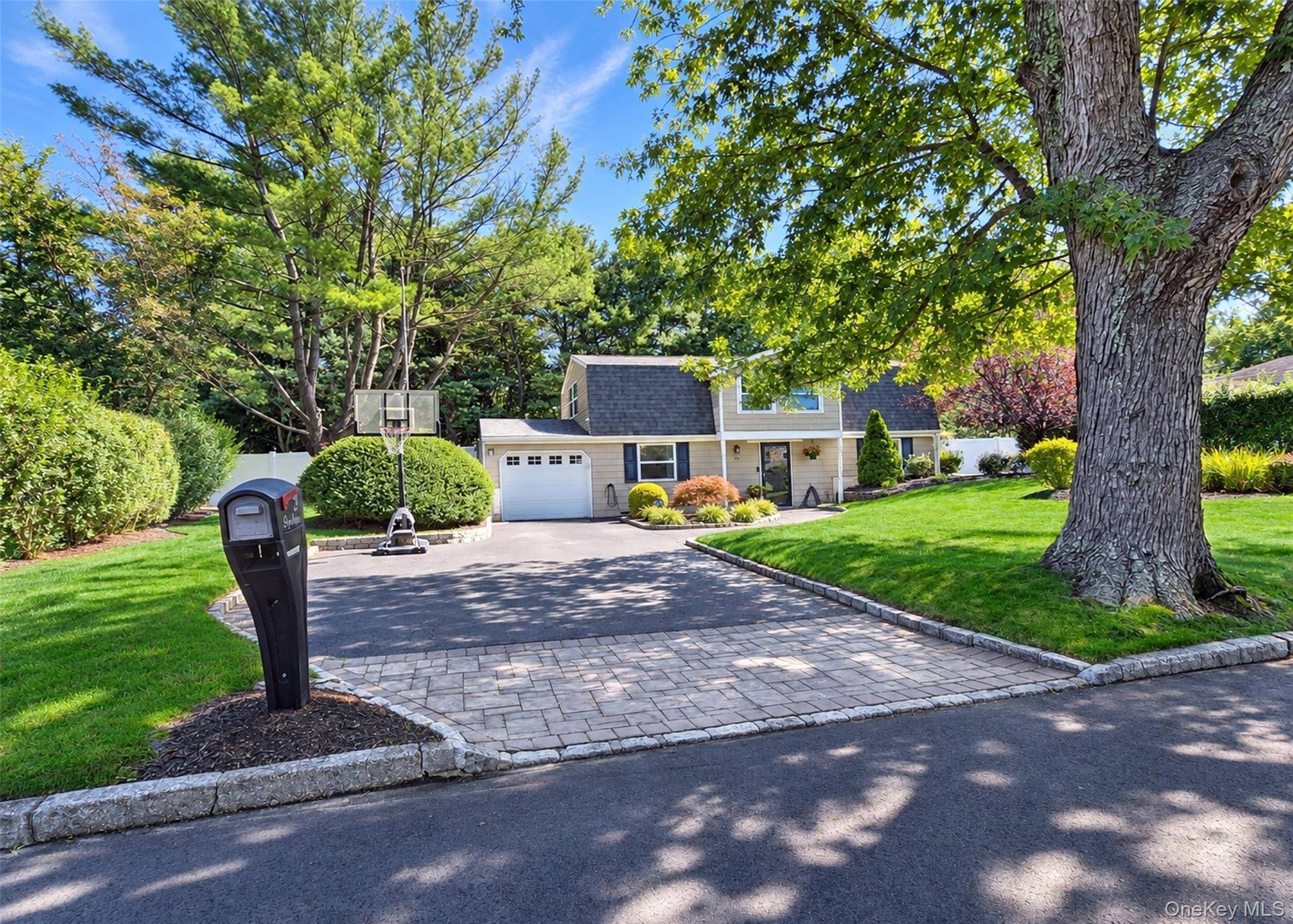 29 Ivy League LN, Stony Brook, NY 11790