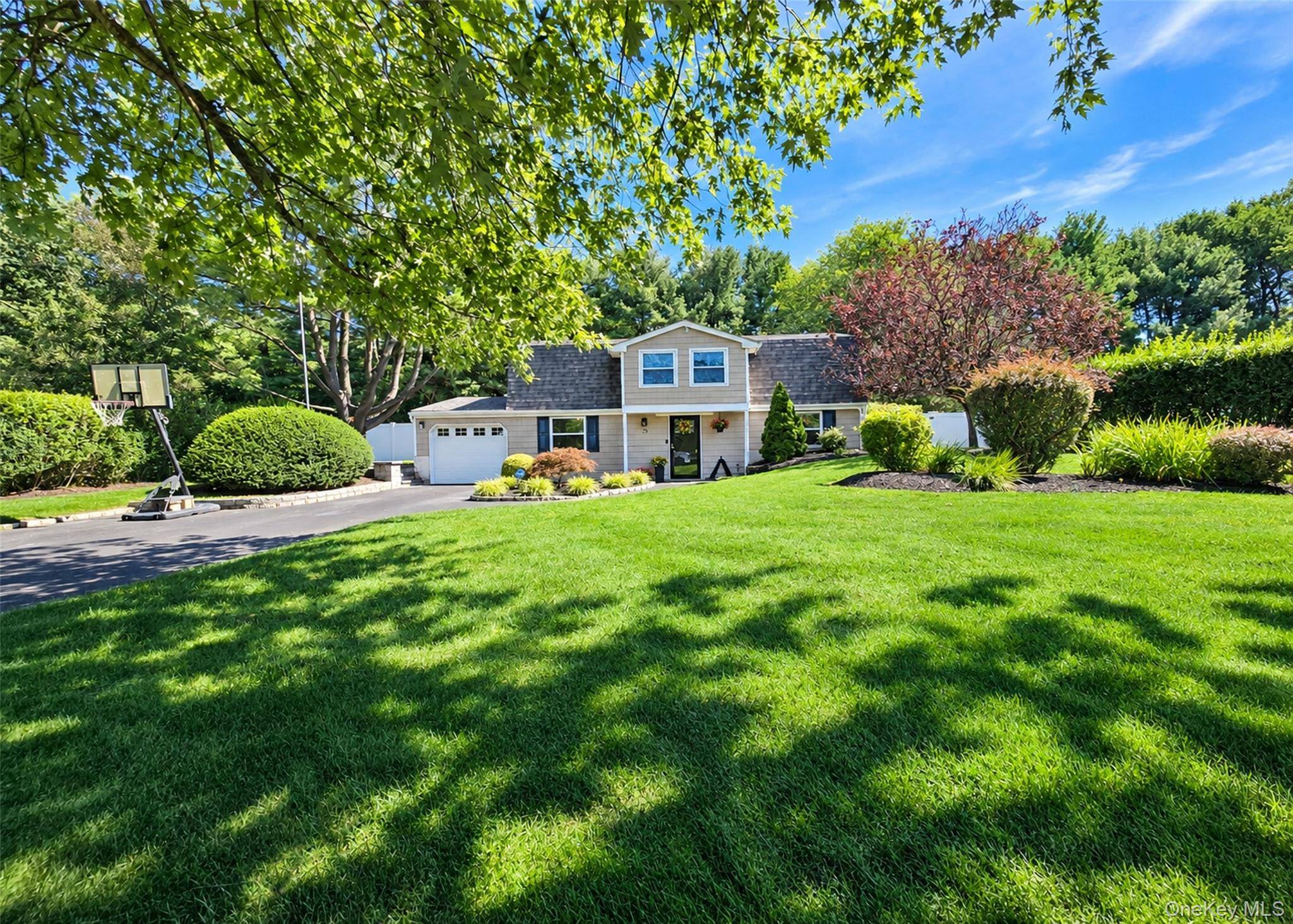 29 Ivy League LN, Stony Brook, NY 11790