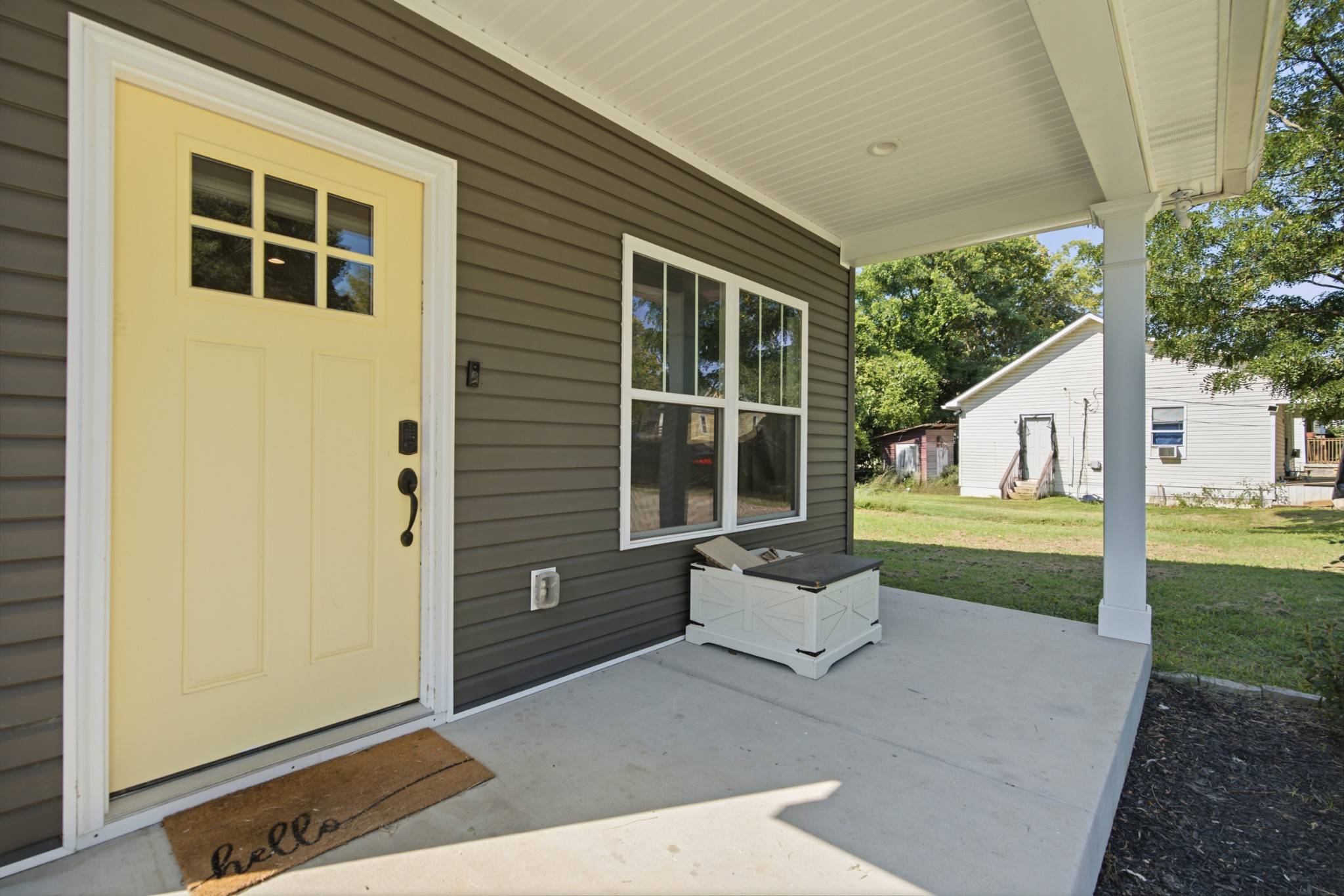201 16th Ave #E, Springfield, TN 37172