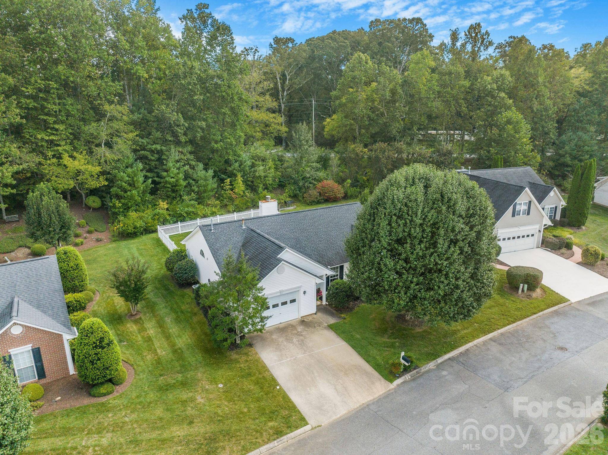 98 Stonehollow RD, Fletcher, NC 28732