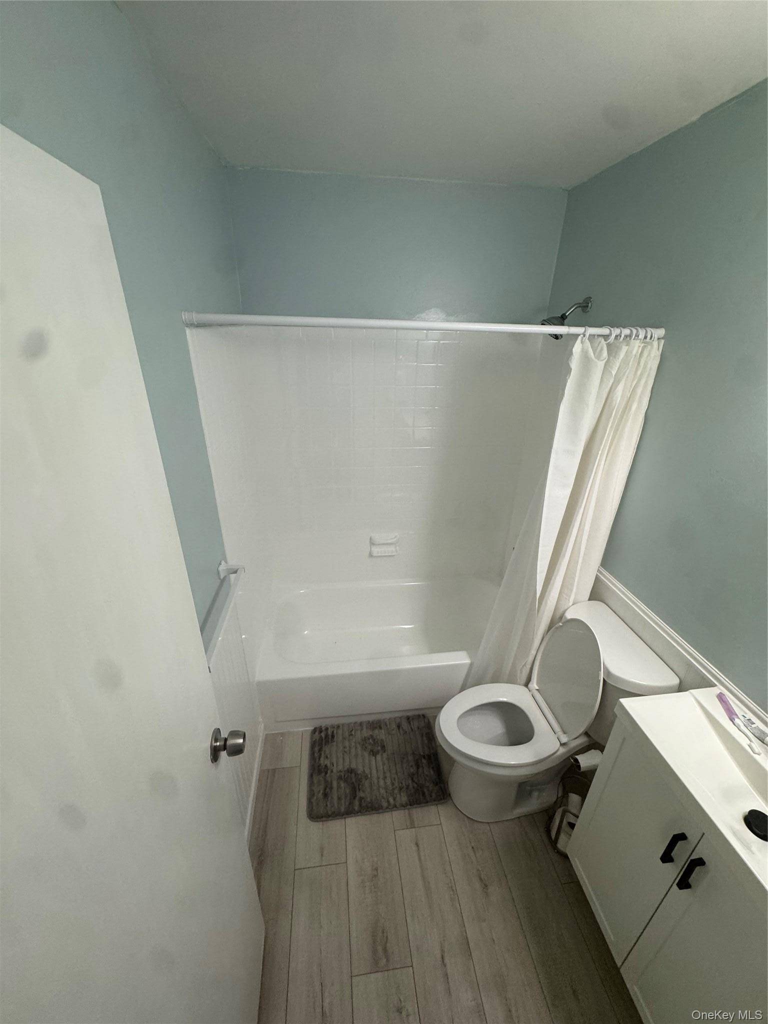4 Grande CT #4, Coram, NY 11727