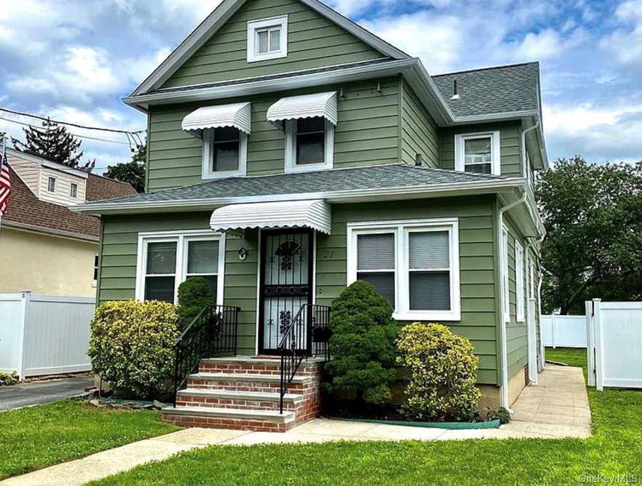 21 Duane ST, Farmingdale, NY 11735