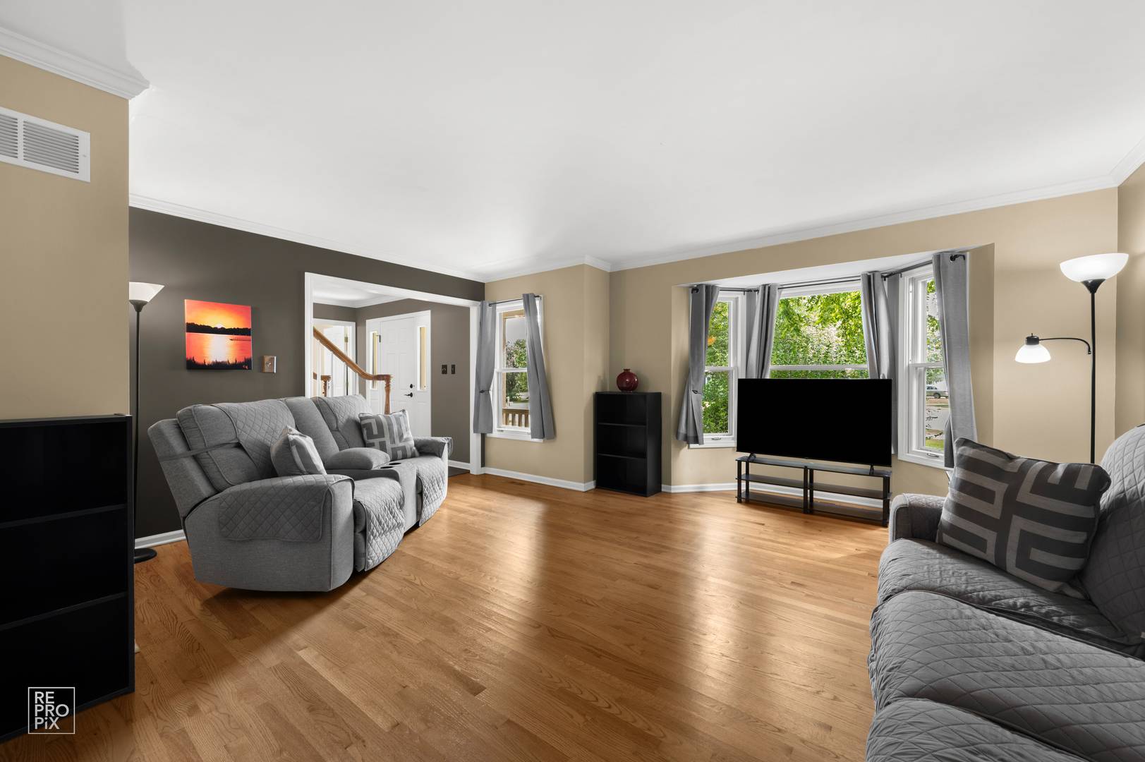3207 Barnes LN, Naperville, IL 60564