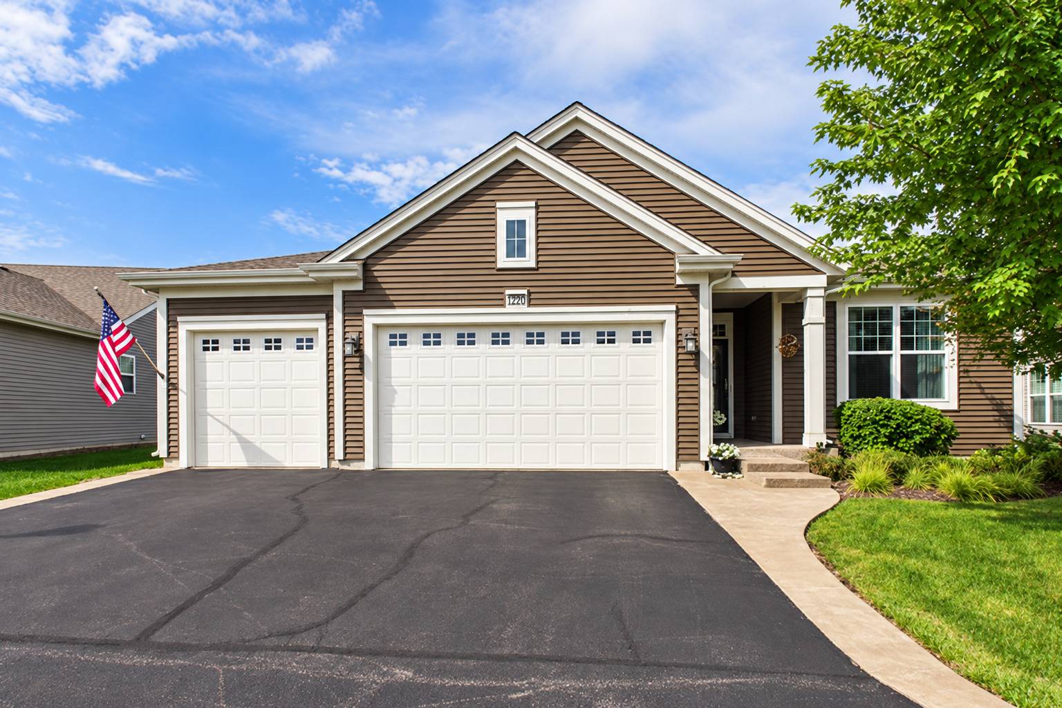 1220 Prescott LN, Pingree Grove, IL 60140