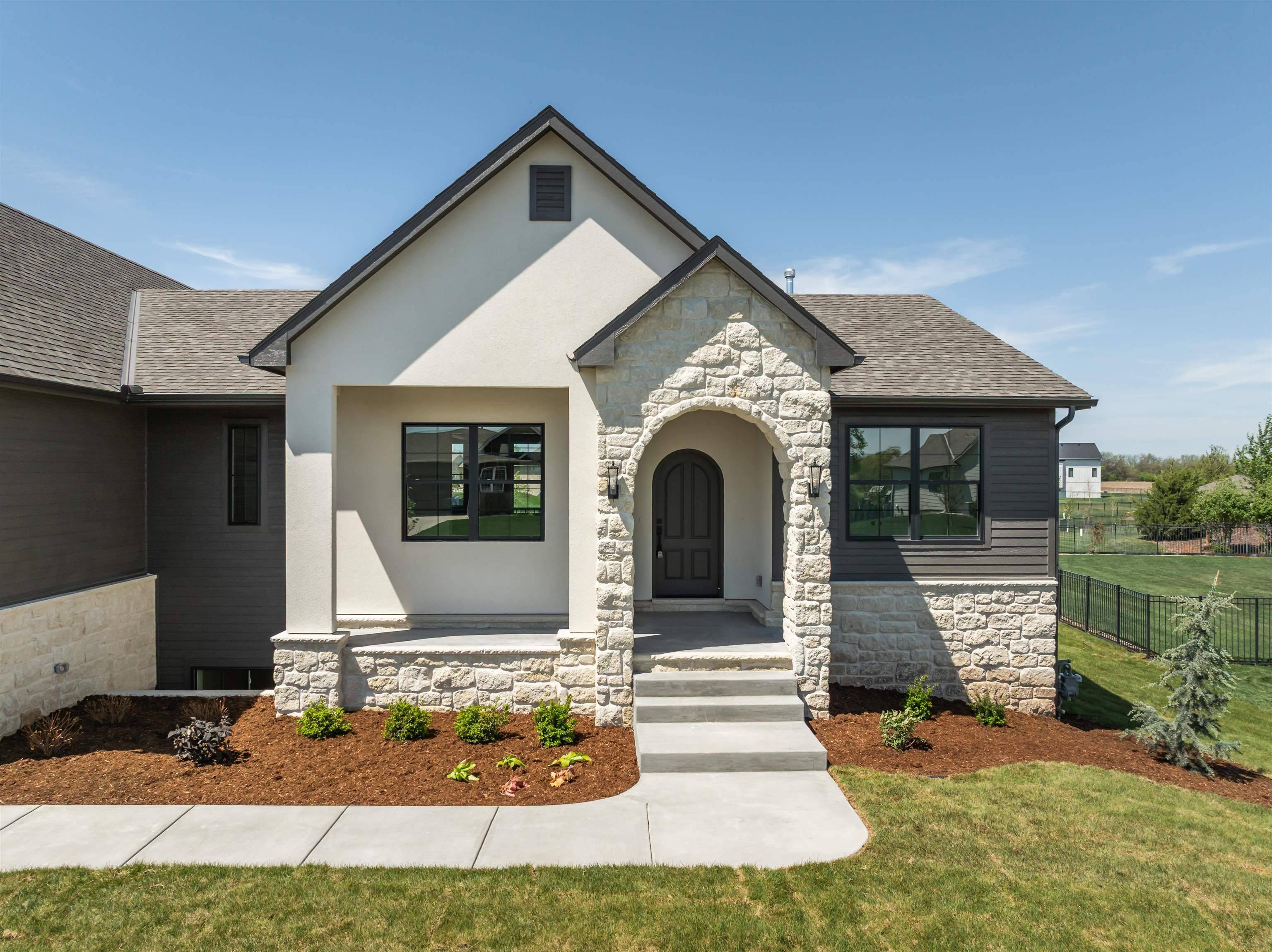 2013 N Clearstone St, Goddard, KS 67052-8661