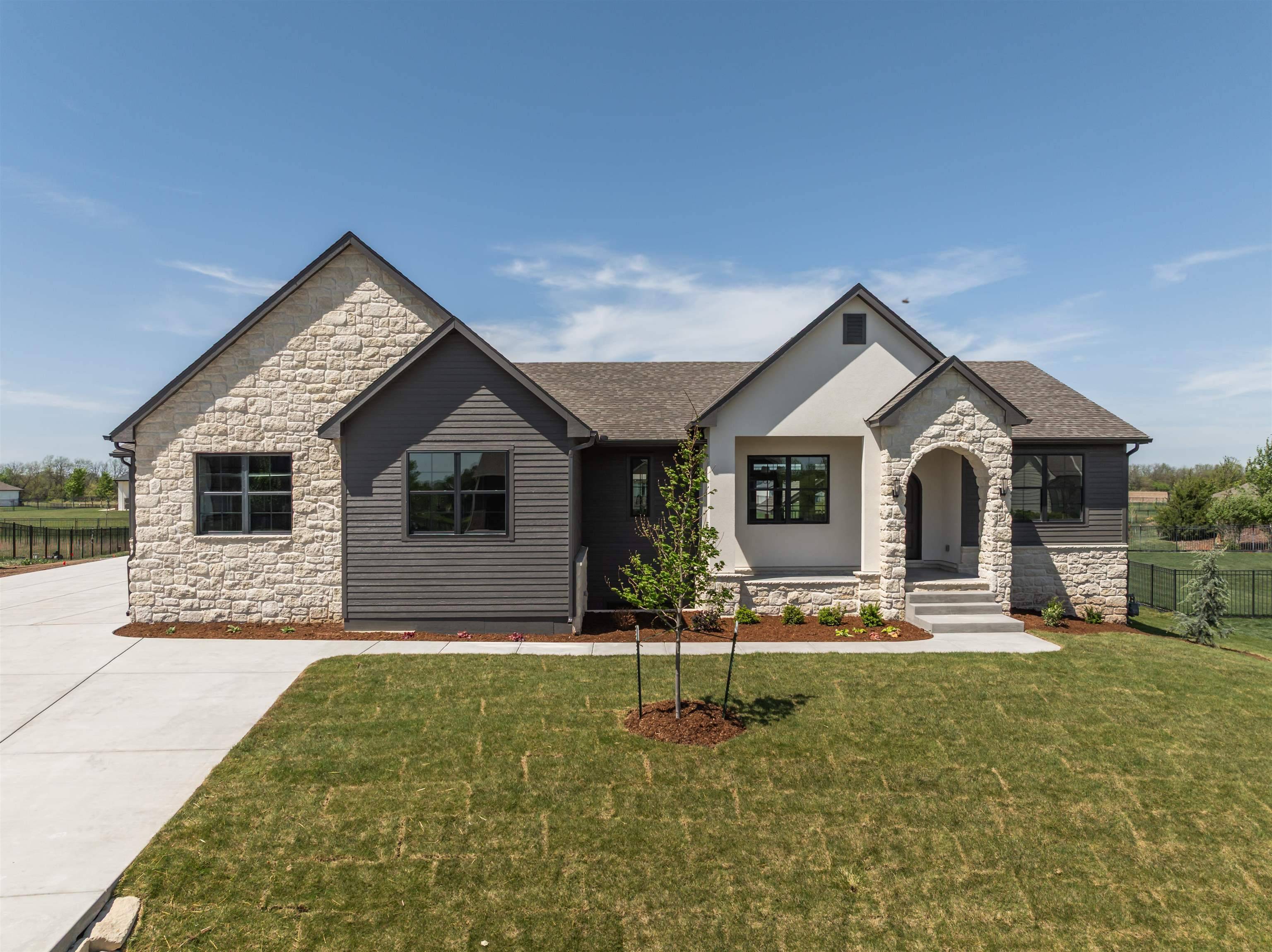 2013 N Clearstone St, Goddard, KS 67052-8661