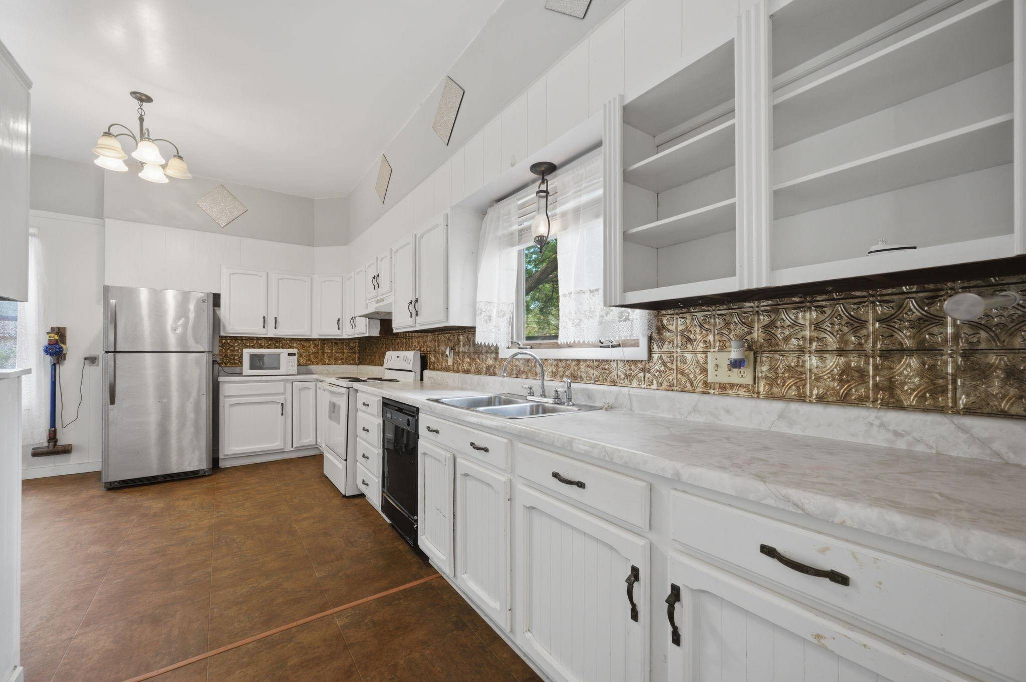 805 N C St, Wellington, KS 67152